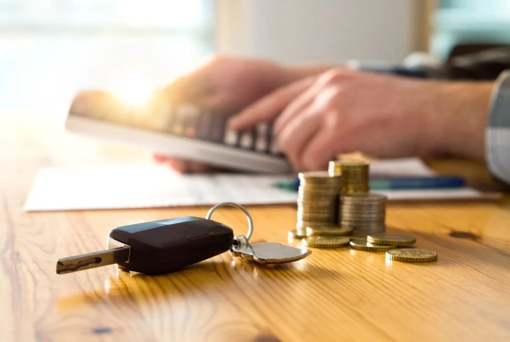 Clés de véhicule et calcul de financement